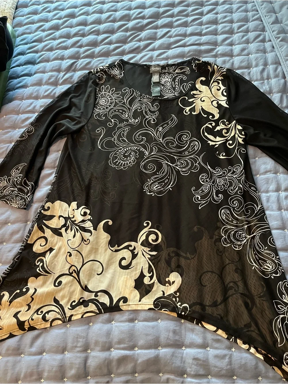 Chico’s Travelers Black & Cream Floral Swirl Tunic Top - Picture 3 of 4